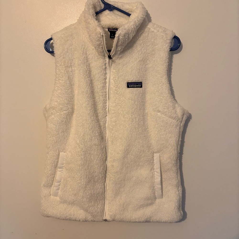 Patagonia Women’s white fuzzy vest Large